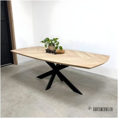 Eiken eettafel deens ovaal met hongaarse punt Ella Eiken eettafel deens ovaal met hongaarse punt Ella