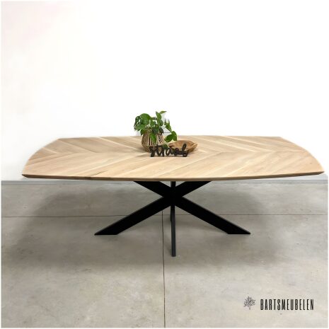 Eiken tafel deens ovaal met hongaarse punt Ella