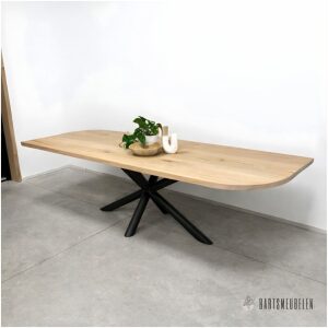 Eiken tafel met rond en rechte randen Jara