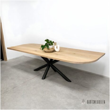 Eiken tafel met rond en rechte randen Jara