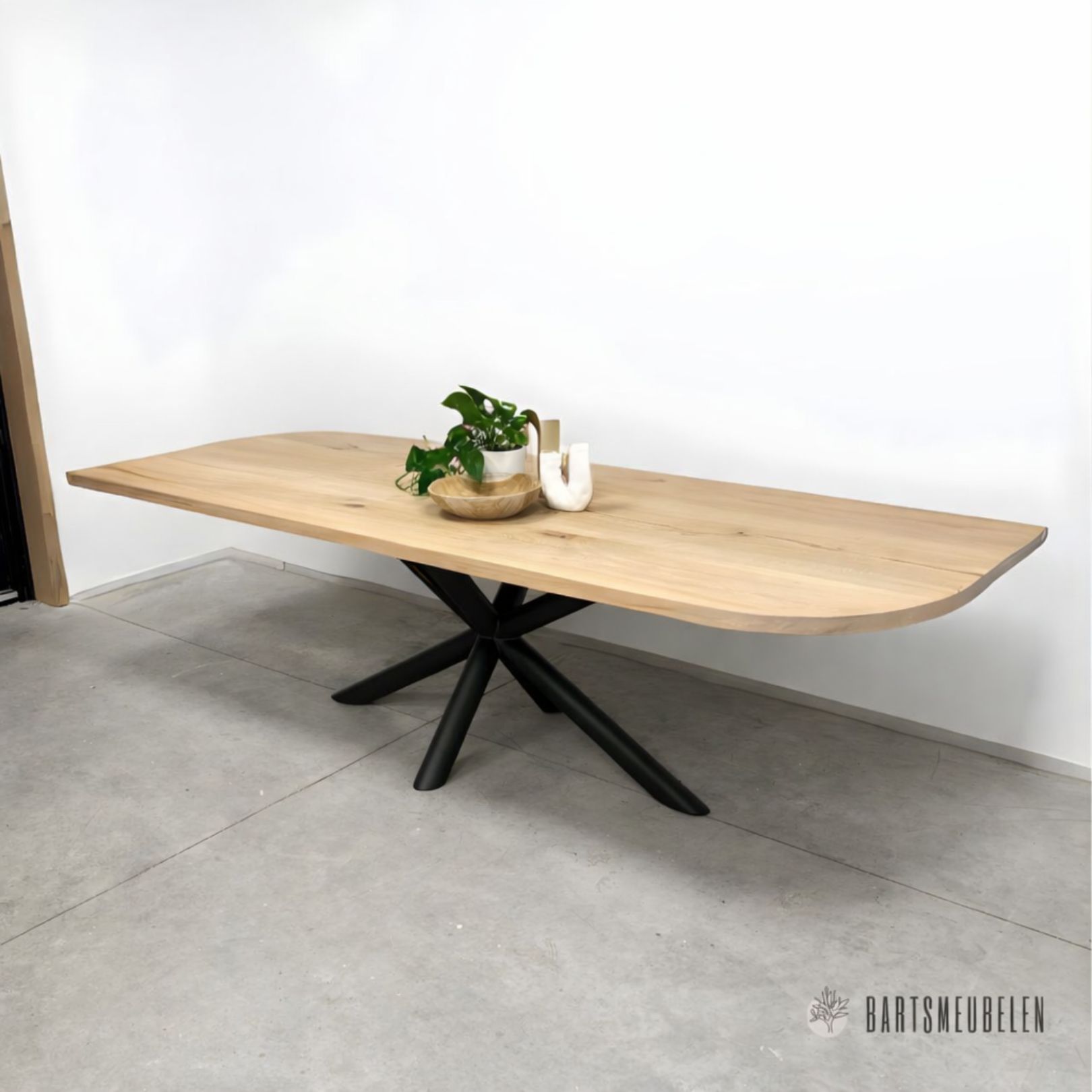 Eiken tafel met rond en rechte randen Jara