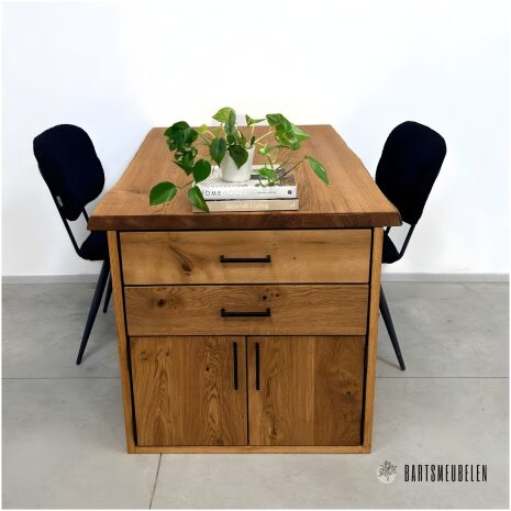 Eikenhouten boomstam eettafel Oslo met ladekast