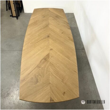 eettafel deens ovaal van eikenhout met hongaarse punt Beau