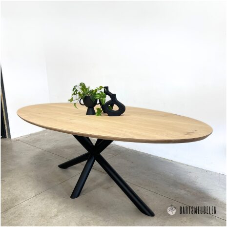 eettafel eiken ovaal met verjongde rand Oliver