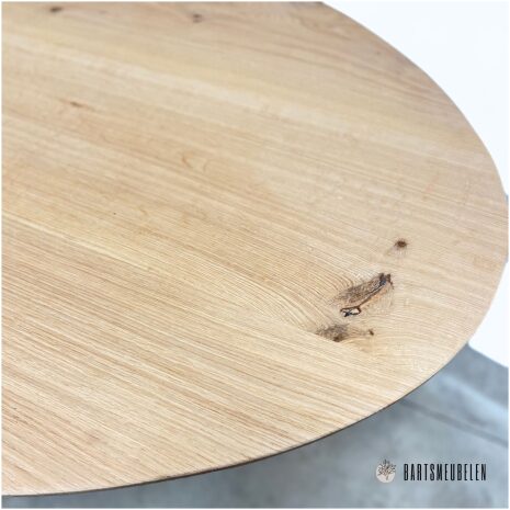 eettafel eiken ovaal met verjongde rand Oliver blad details