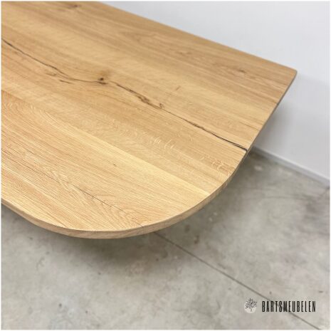 eikenhouten tafel met rond en rechte randen Deens ovaal Jade