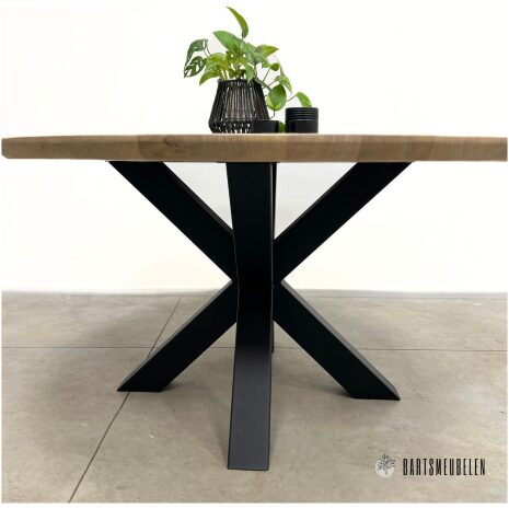 ronde eikenhouten tafel met verjongde rand Yura