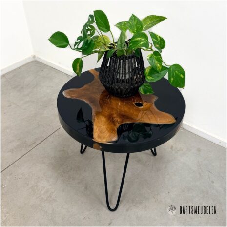 Bijzettafeltje met teak en Epoxy zwart (P)