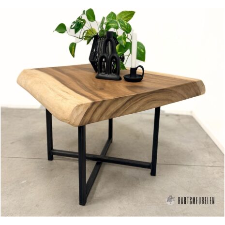 Suar houten salontafel met stalen onderstel (K)