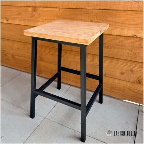 Douglas lage barkruk tuin met stalen frame