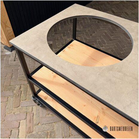 Buitenkeuken voor de kamado en HPL taupe werkblad