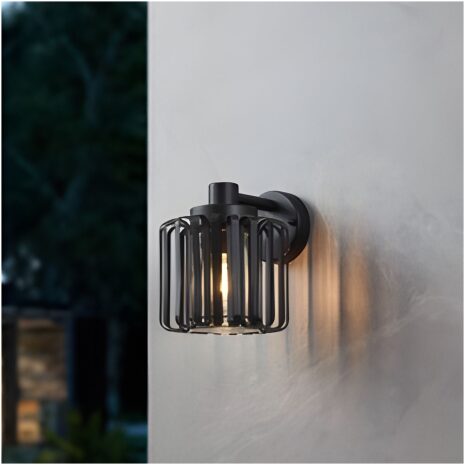 Buitenlamp wand met sfeervol licht