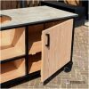 Douglas buitenkeuken met stalen frame en opbergruimteen blad HPL beige