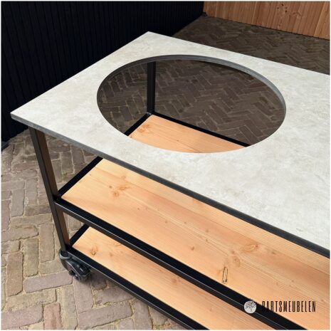 Open buitenkeuken voor de kamado met HPL beige voor tuin en terras