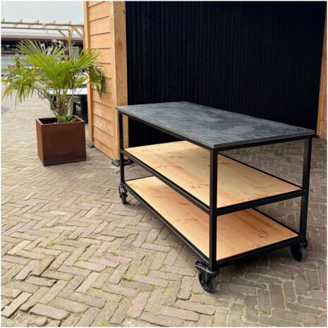 Werktafel buiten Douglas en staal met HPL blad zwart