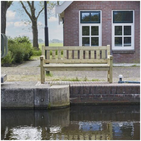 houten parkbank driezits met achtergrond
