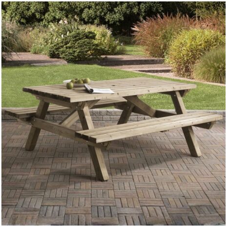 houten rechthoekige picknicktafel met achtergrond