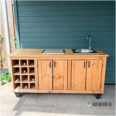 Douglas buitenkeuken Janine met OneQ inbouw sets